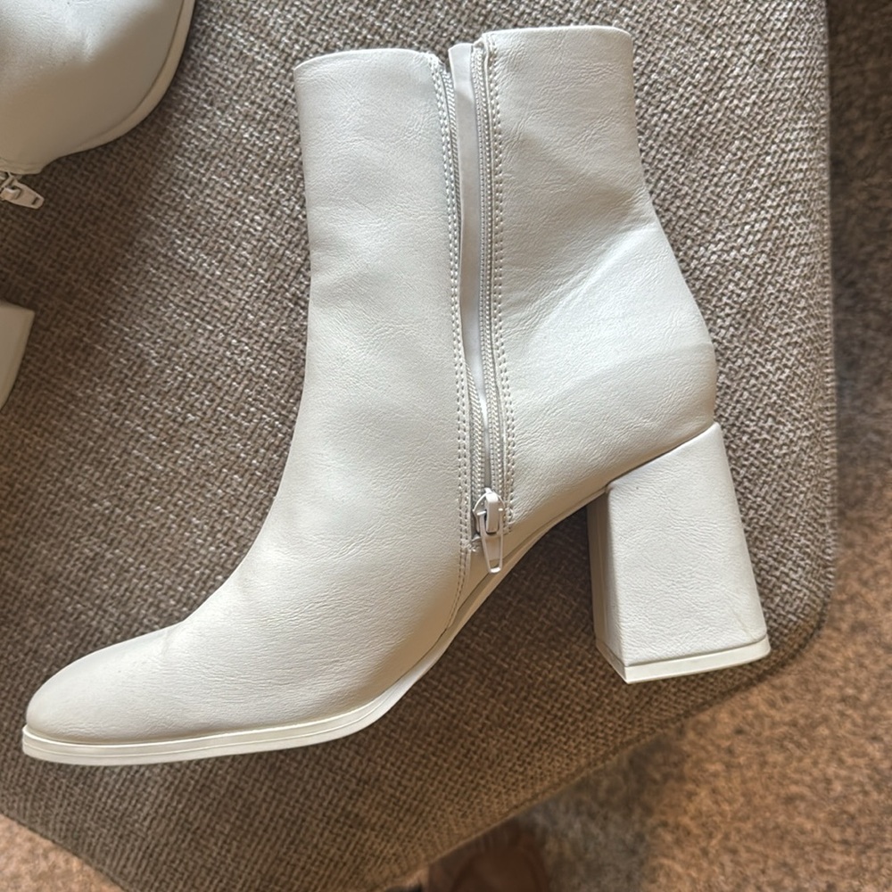Size 9 Madden Thick Heel Boots in Off White. never worn - Picture 8 of 10